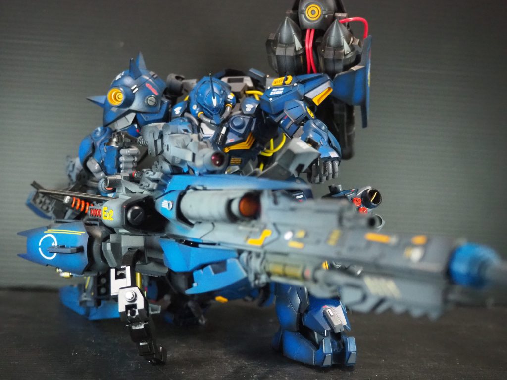 背中に背負った大型のジェネレーターから直接エネルギーを供給できるため、高威力かつとても長い射程距離を確保している。つまり…浪漫の塊‼️