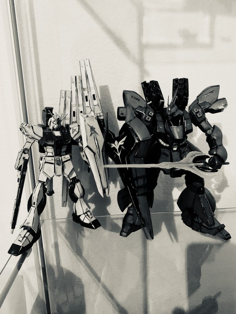 モノクロにするとまた違った見え方に。