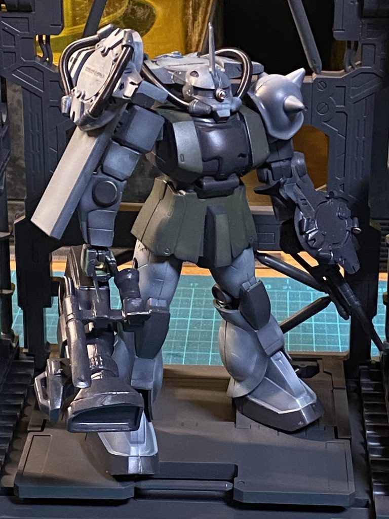 動力パイプ、モノアイ、ザクマシンガンに搭載したバインド・レーダーのセンサー部は、ハイキューのディテールアップパーツを使用しました。