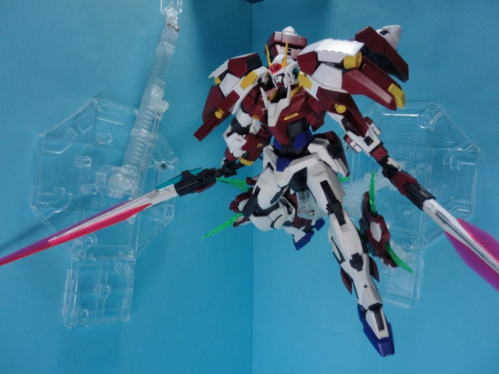 近接武装がメインの機体でありながら、武装の選択で様々な攻撃に対応させる事をコンセプトに作成高機動で接近し一撃離脱を戦闘スタイルとする