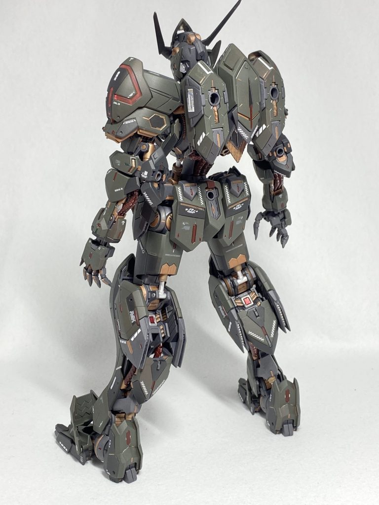 細かい部分塗装などは、エナメルなどで筆塗りしております！