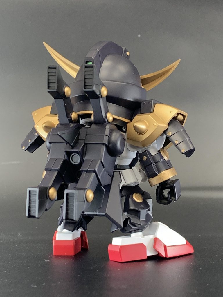 後ろから〜目立つバックパックの肉抜き穴だけ蓋を