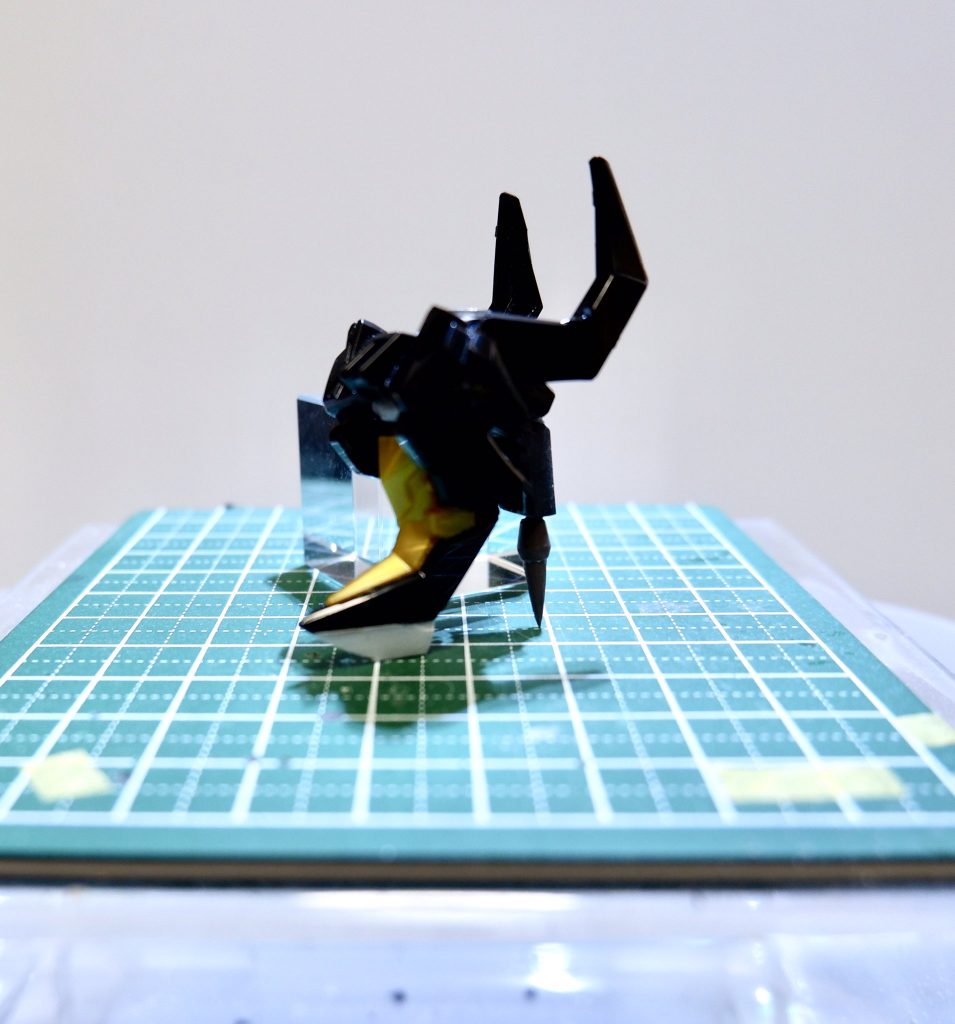 今回の製作のこだわりポイントとして天ミナの足もすでにヒールのような感じでしたが、より足をヒールにしたかったというのがあります。下駄の高いがシャープさもあるような足を目指して製作しましたかなり設置面積が狭いですがFRONTやBACKの写真のようにアウターフレーム:サクラ単体でもしっかり自立できるようにはなっています