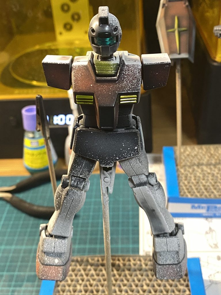 こちらが問題の、1機目のジムで白化してしまったトップコートです。薄め液 + 綿棒で修復を試みましたが、頑固な白化だったので断念。これをキッカケに、今回の2機目のジムの制作に取り掛かりました。