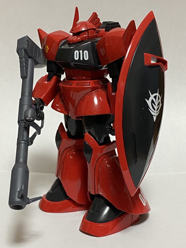 バズーカはHGUCドムの物を流用しています。マーキング類は、MGのジョニー機を参考にそれっぽく貼りました。