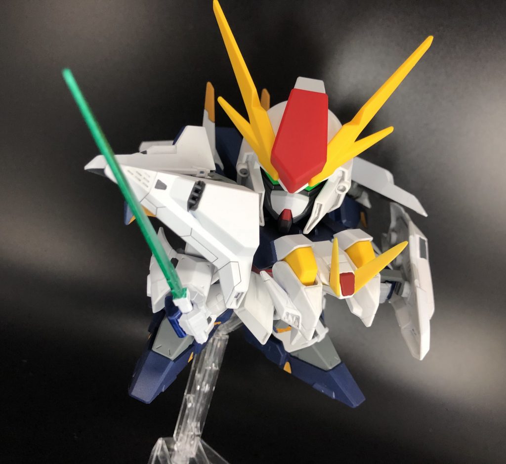 EXVSシリーズの勝利ポーズっぽいやつ。サーベルは他キットから拝借しようかと思いましたが、(面倒だったので)キットそのままです。塗装もガンマカメタグリーンのベタ塗り。