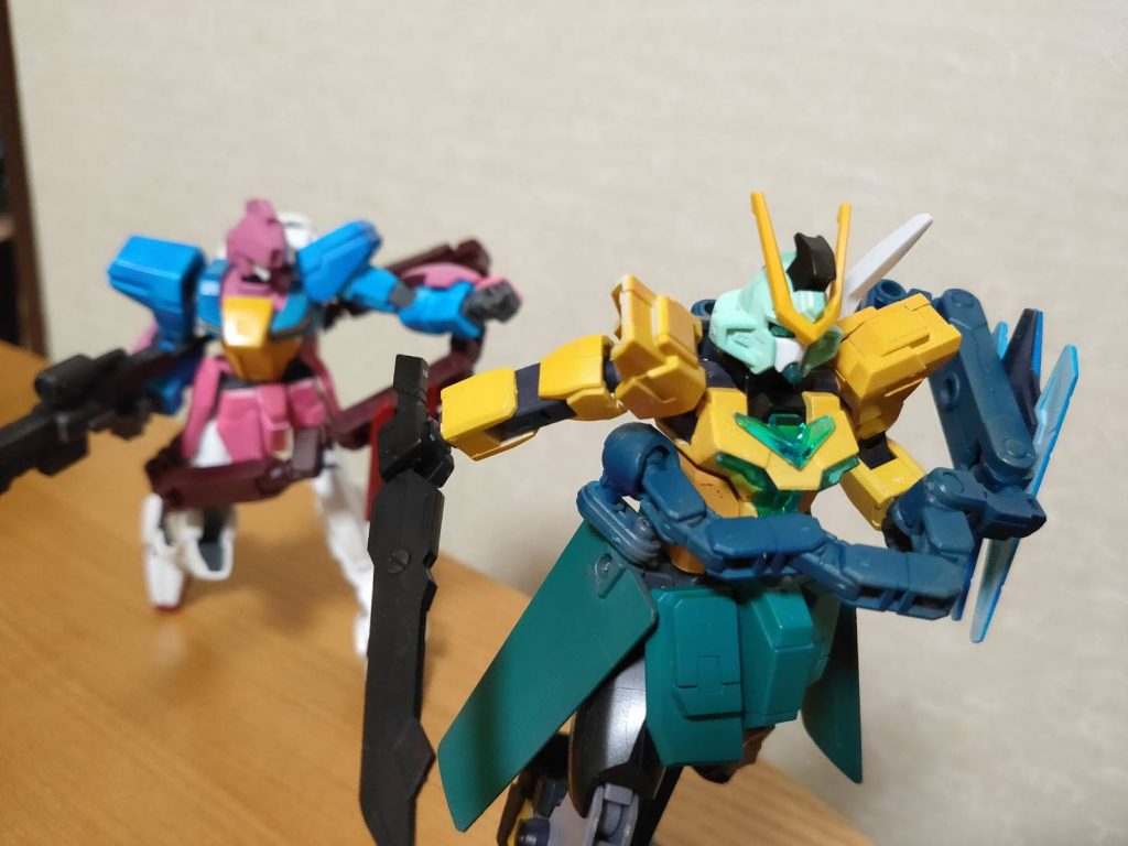 無意識にフラフラとどこかへ飛んでっちゃったこいしちゃんとそれを追いかけるお姉ちゃんの図です笑