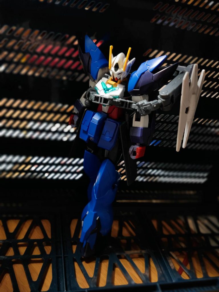 胸部変更後。クアンタだと若干ごつい印象があったのでコアガンダムⅡに変更しました。完成後との違いは頭部のみですね。