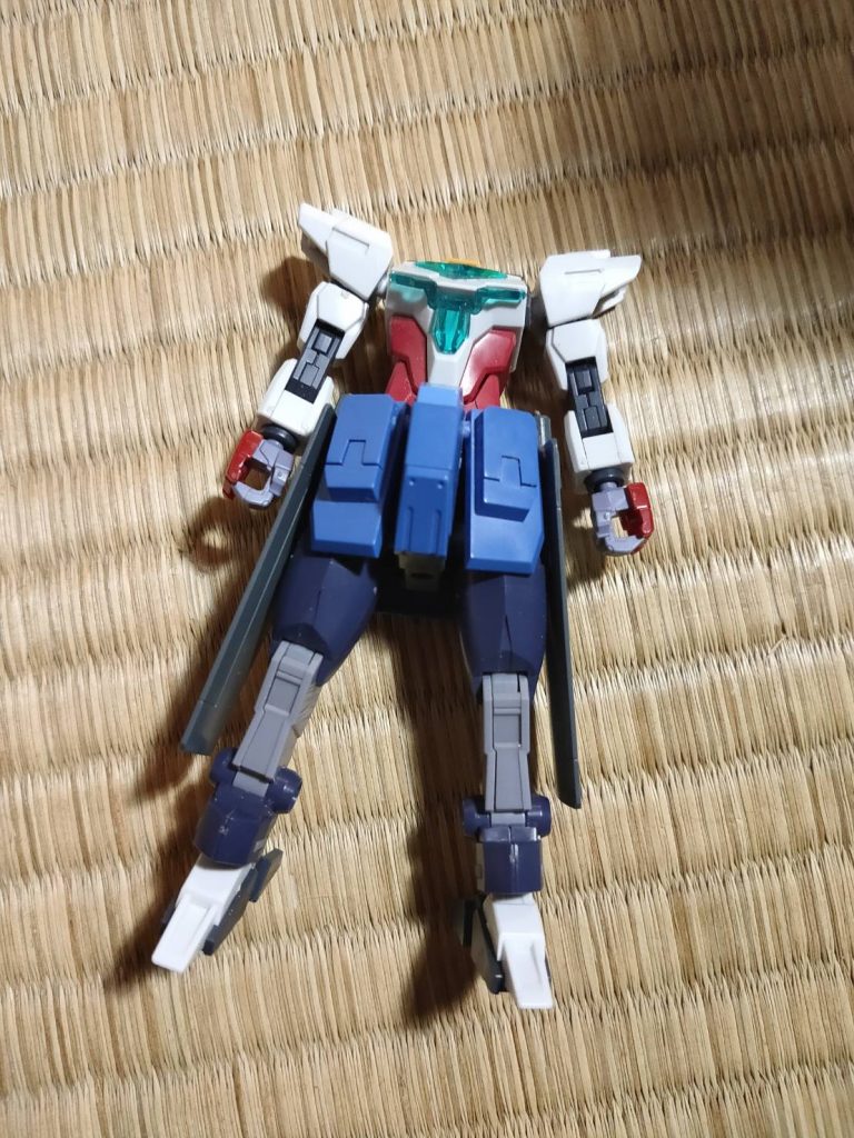 エゴイストマミっちゃいました笑塗装前のコア形態がこれしかなかったのでご勘弁を。レシピは胸部、腕部、足の甲はコアガンダムⅡで脚部がアルスコア、腰部がブルーディスティニー、サイドスカートがボールデンアムアム、手首が30MMポルタノヴァです。