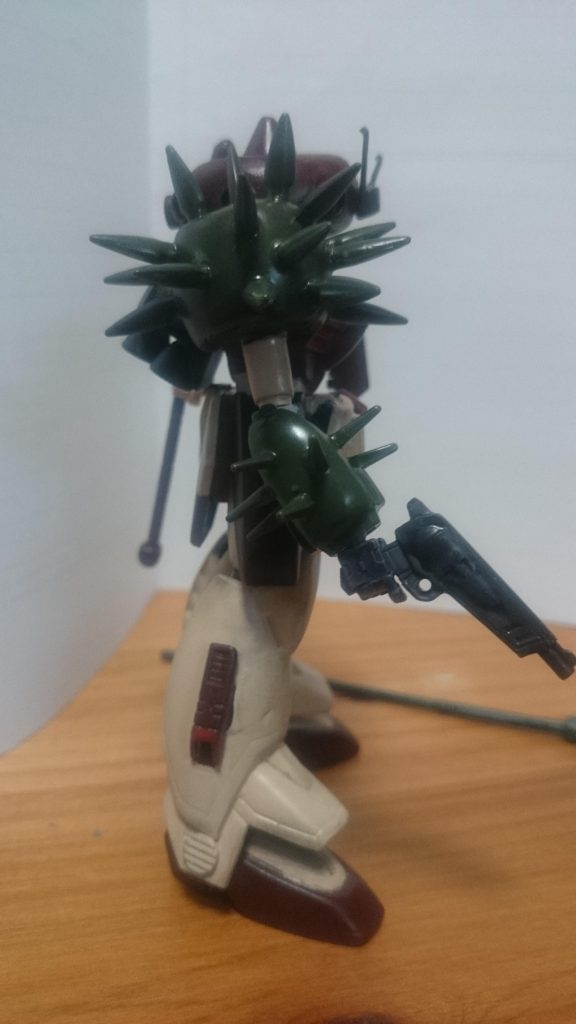 横 特徴的なトゲトゲは100均のフォークを切り取りました。