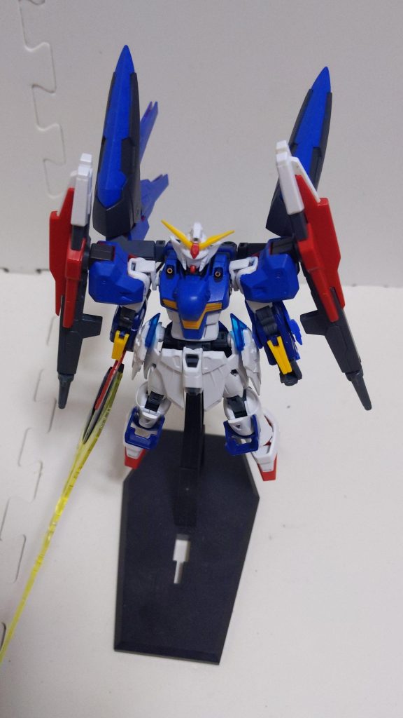 このガンプラはエクステリアを最大2つまで装備でき、組み合わせ次第で性能が変化します。(←その予定)画像はシムルグエクステリアとオルトロスエクステリア同時装着。