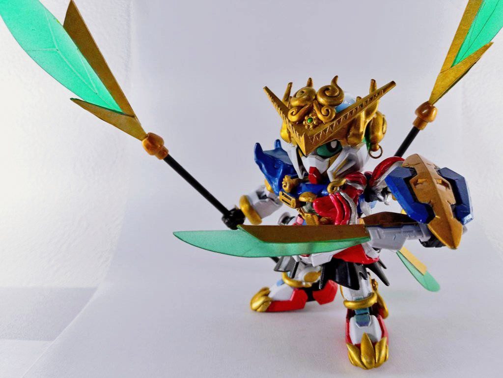 武神形態神廻薙刀(GNナギナタ)や神廻刀(GNブレイド)を装備した姿