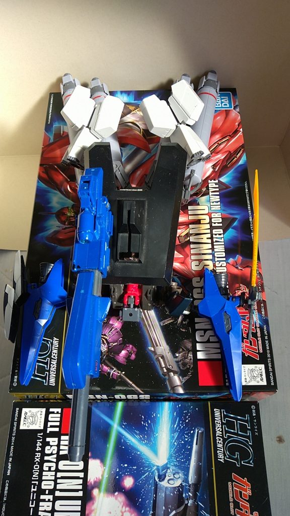 このフルアーマーユニットには超高高度ハイメガビームキャノンを搭載し、さらにサイドバインダーはビーム砲を装備している。サイドバインダーにはハードポイントにより武装保持も可能。そして後方にはプロペラント・ブースター4基と五連装中型ミサイルポッド、大型メガ粒子砲を装備している。