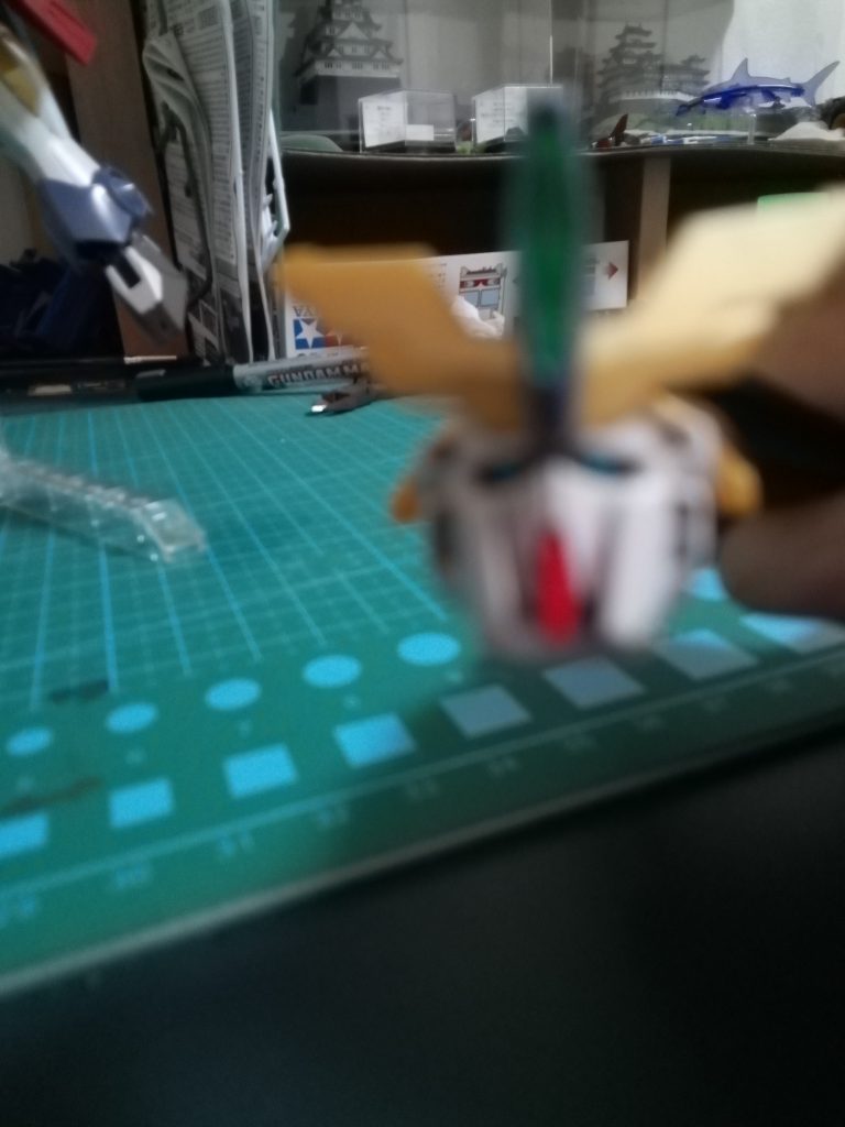 ピント合ってなくてすいません。でもツインアイを塗装したことを伝えたかったからです。本当にすいません。