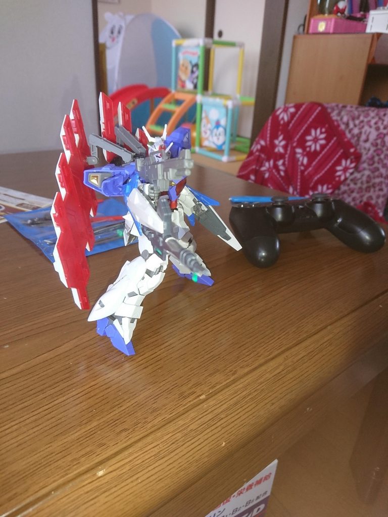 ムーンガンダム高起動型typeB–2枚目/制作者：ミル・ソフィア