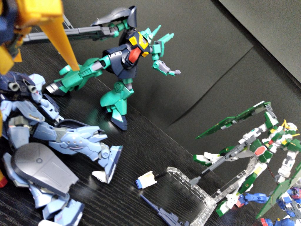 ペイルライダー【逃げろ、後ろの道だ!】デュナメス【そん】ペイルライダー【後ろの道ー!】デュナメス【こっちにはストライカーがい…る?】【…】デュナメス【この恩は忘れないさよなら!】