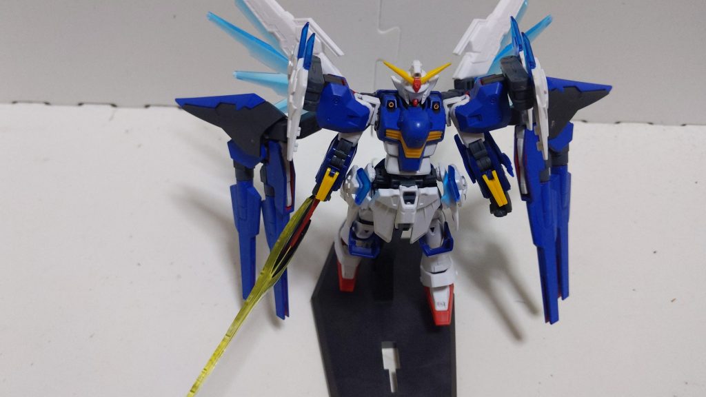 ガンダムティルヴィングレイディアントシムルグレイディアントエクステリアは追加で別のエクステリアを一つだけ装備できます。画像はシムルグエクステリアを追加装備。