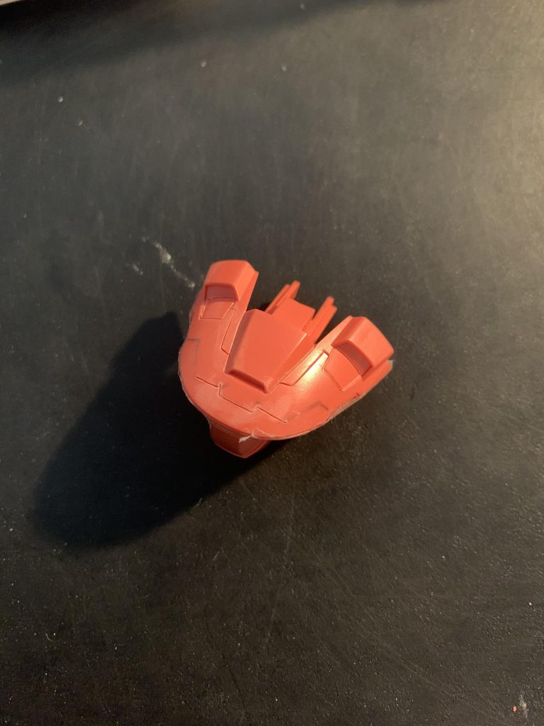 筋彫り中の胸部パーツです。失敗しまくってモチベーション下がりまくってました笑