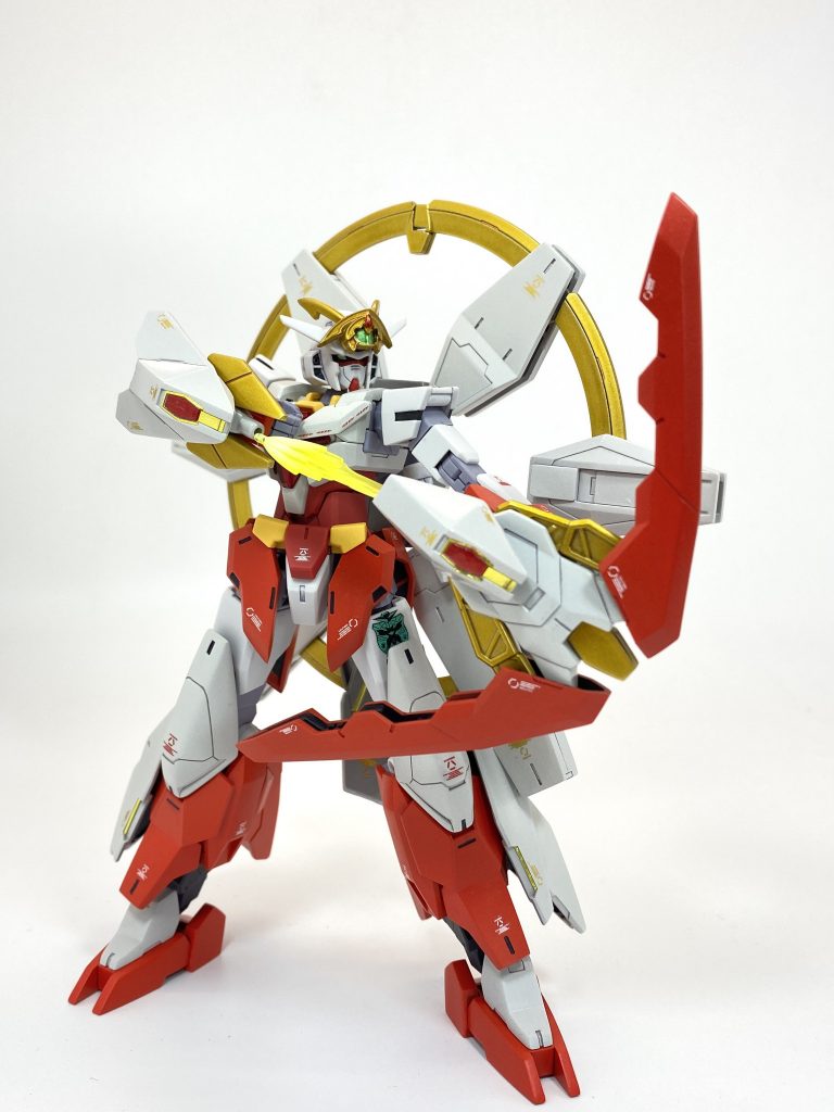 アマテラスビームアローアマテラスガンダムのメインウェポン。右腕のアローレイユニットで生成されたビームの矢を左腕のフローボウユニットで増幅し射出する。