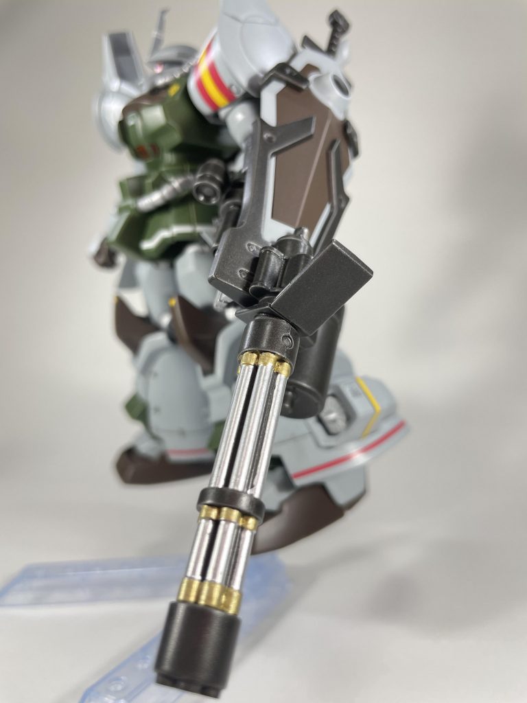 グフカスタムやグフフライトといえばガトリングが印象的なので存在感を出せるよう4アーティストマーカーで部分塗装。ちょっと手間かけるだけで変わりますね(´∀｀)