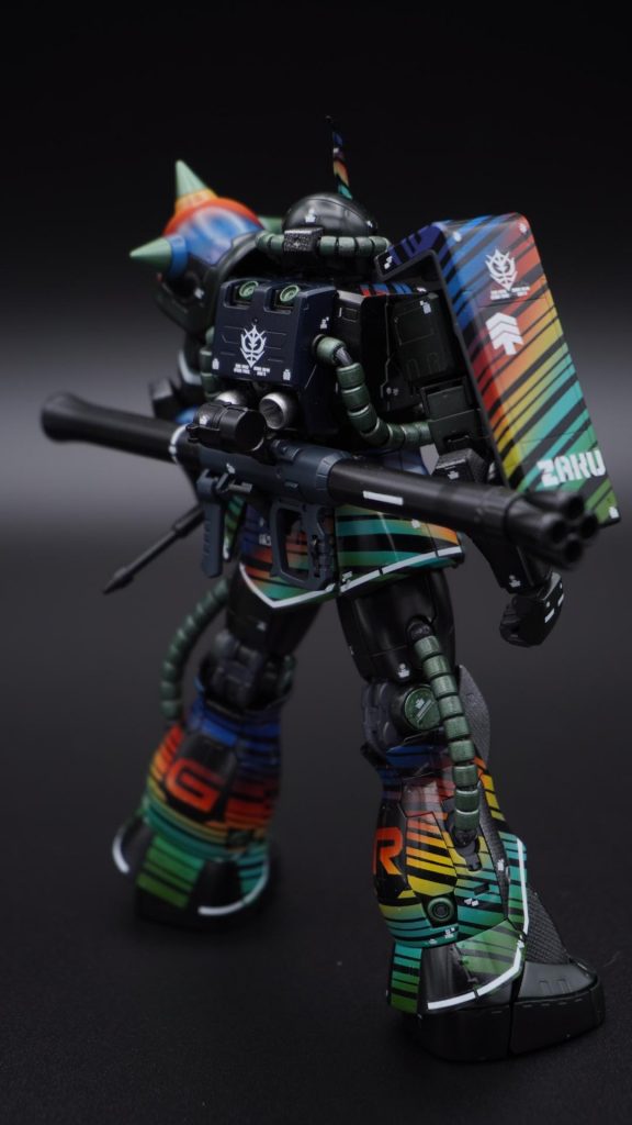 太もものは遊びでグレードのRGを入れています！デカールはRGシャア専用ザク2用をメインに使用ました。