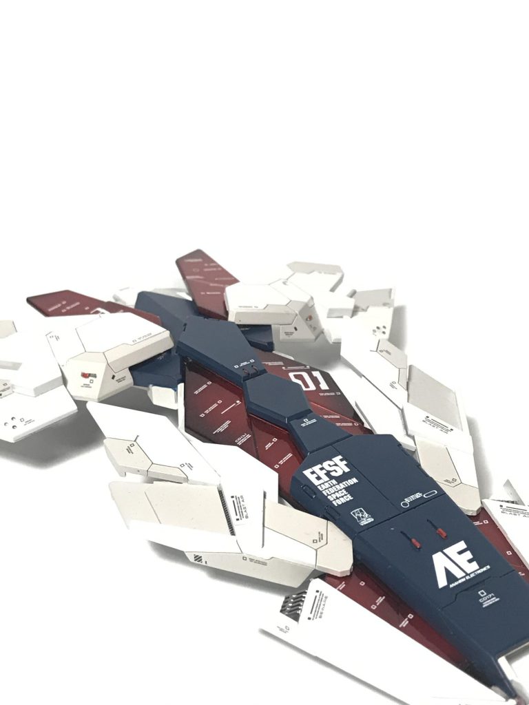 シールドにアームドアーマ追加。サイコフレームにNT-Dぽいイメージでデカール貼りまくりました。