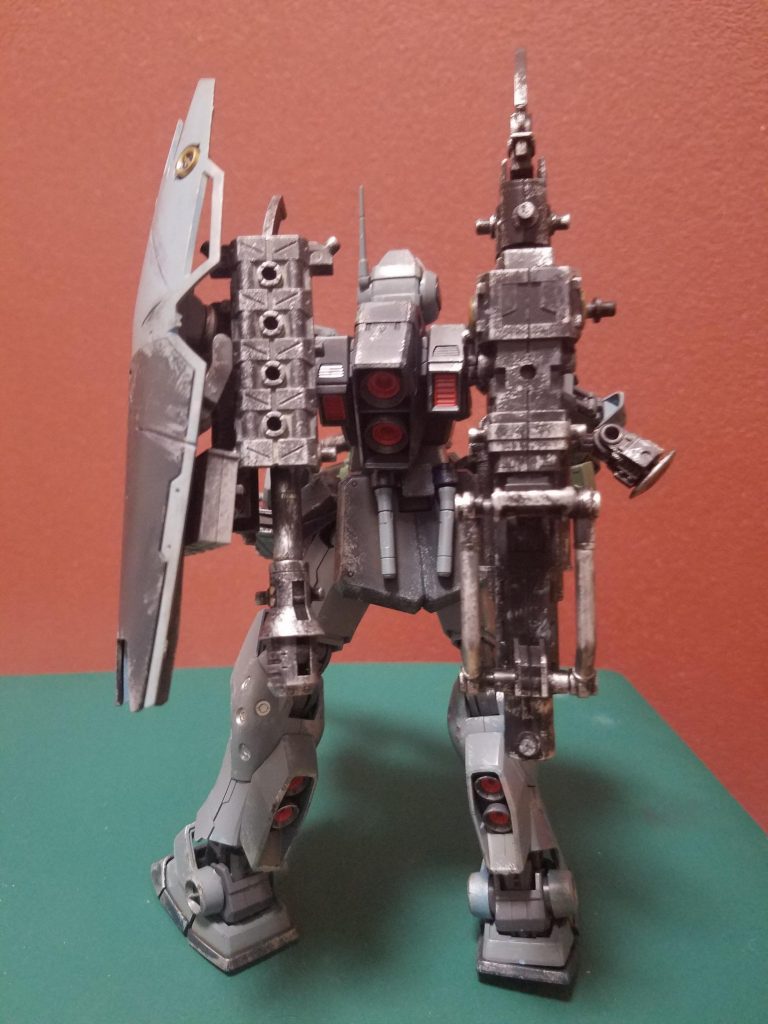 背中を覗いてもかっこ悪くならないことを意識して作りましたが…いかんせん技術力がなく、ただ付けるだけ感がすごい…