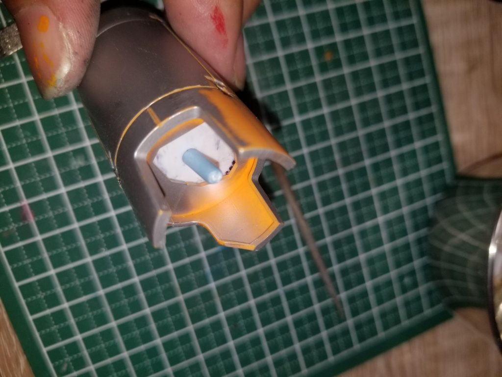 ちなみにハンドミサイルユニットはプラ板とランナーでピンを自作して着脱可能です。(キットの仕様では肘から先とのコンパチブルなので同時には使用できません)