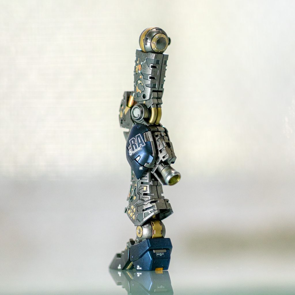 内部フレームは見えなくなるけれど、できるだけ丁寧に塗り分けました。