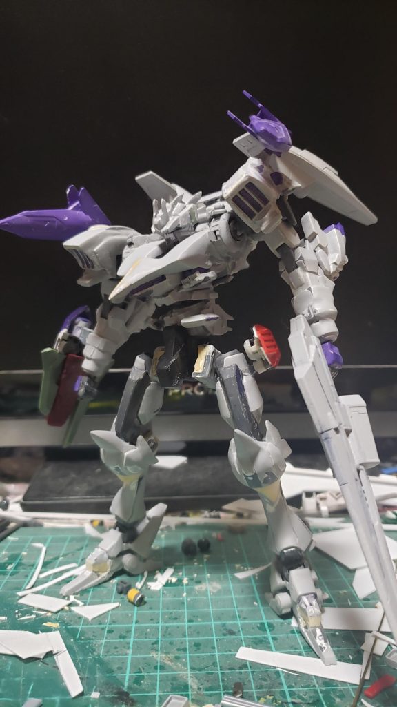 この頃は下半身がとにかく貧弱なのとカラーをどうするか悩んで、製作し始めてからけっこう時間が空いてしまいました。