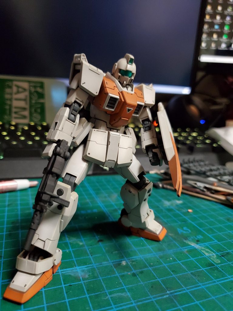 ほぼ設定カラーで塗装。まだこのときは綺麗な陸ジム