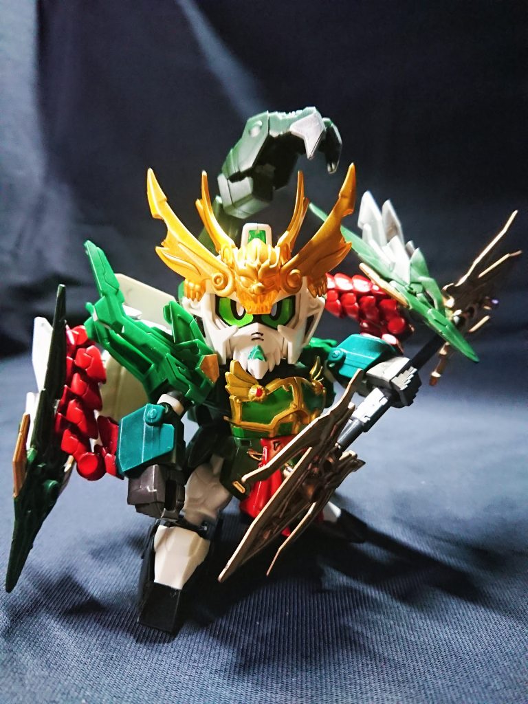 孔融に仕えた学者で、黄巾の乱が勃発すると難を避けるため逃れたが、孔融と離ればなれになった。後に北海に帰ると、教えを学びたいという数多の士に学問を教えた。その博識や品性から曹操に厚遇され文官となった。