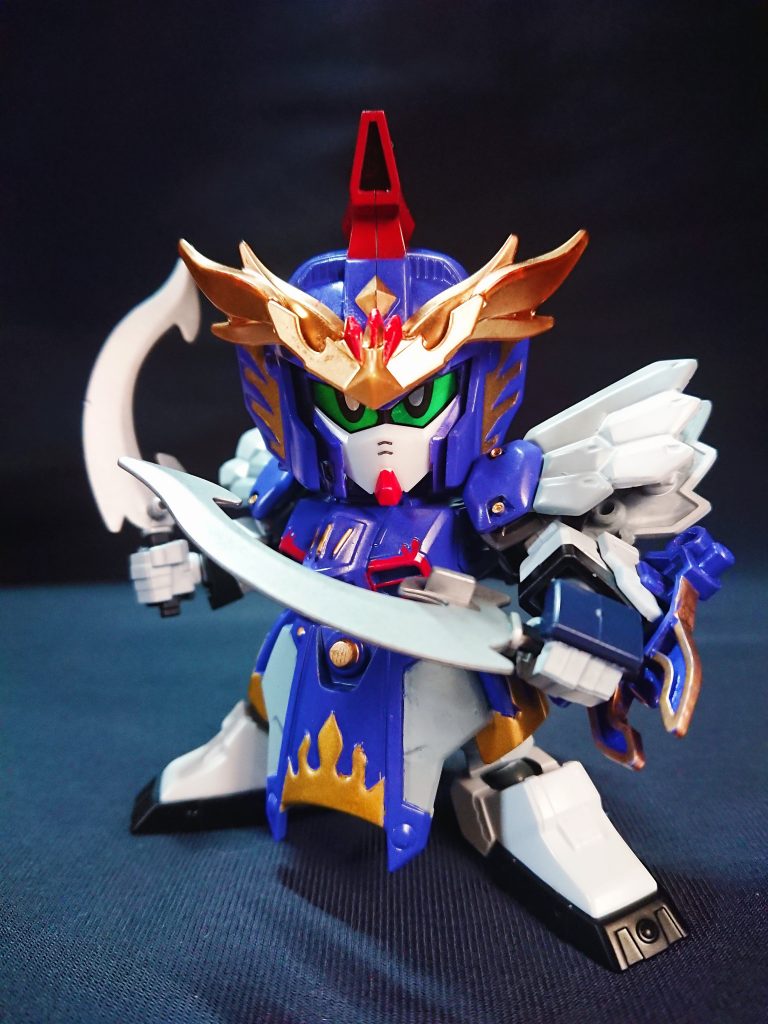 孔融から功曹(官職)に採り立てられ、｢朝廷に立つべき才｣と称賛された将。劉繇に従い江東に下ったが、孔融の死後は孫権に仕えた。その後に轟の初代丞相に抜擢され轟を支えた。