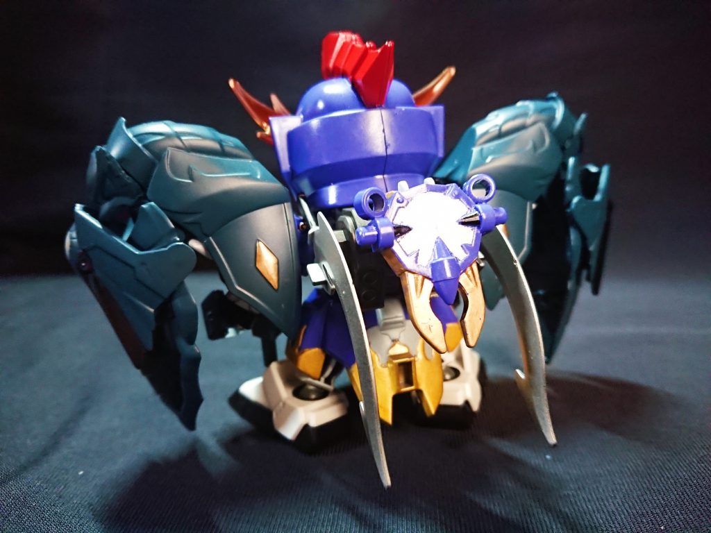 サンドロックの肩内部とアーマディロ内部のネオジムで脱着できます。ブンドド中にシールドが邪魔な場合は、余剰対策にバックパックに取り付けできるようにしました。