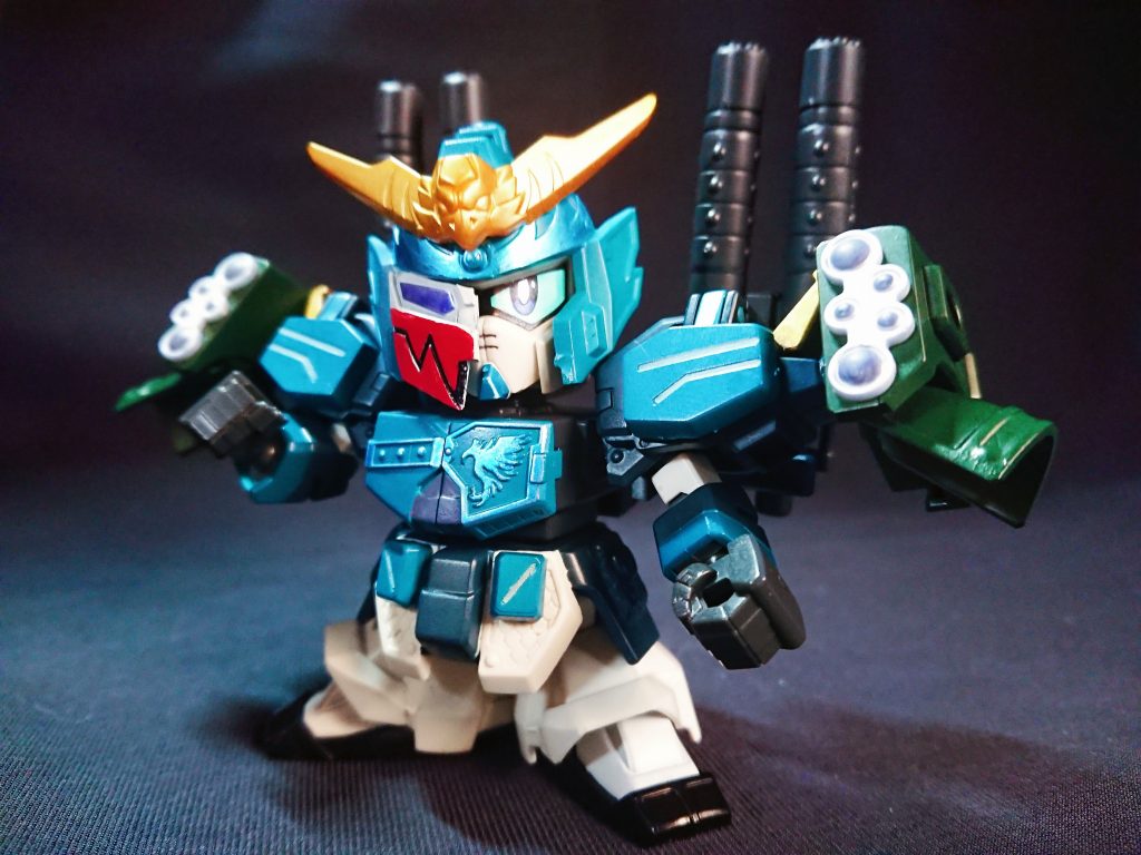 敗栄仕様はイーゲル装備です。袁術ズサの肩パーツで見立てました。三国伝の時代に合わせて武器は火器ではなく、大量の弩や矢筒に見立てています。