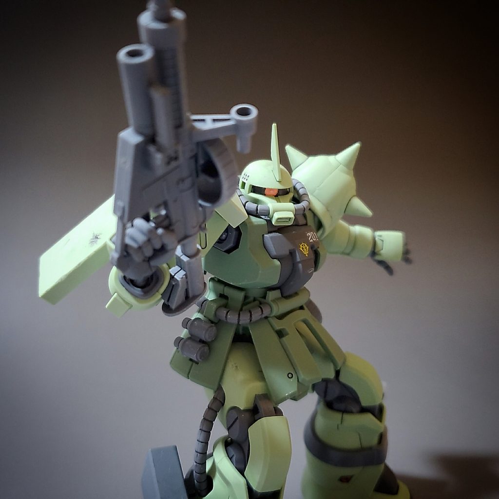 「お前達は下がっていろ…！」前を歩く隊長の姿。