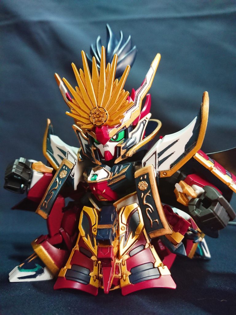 前作以上に関節をいじったので立て膝も再現が可能です。干渉は大きいので、後ろスカートは取り外す必要があります。