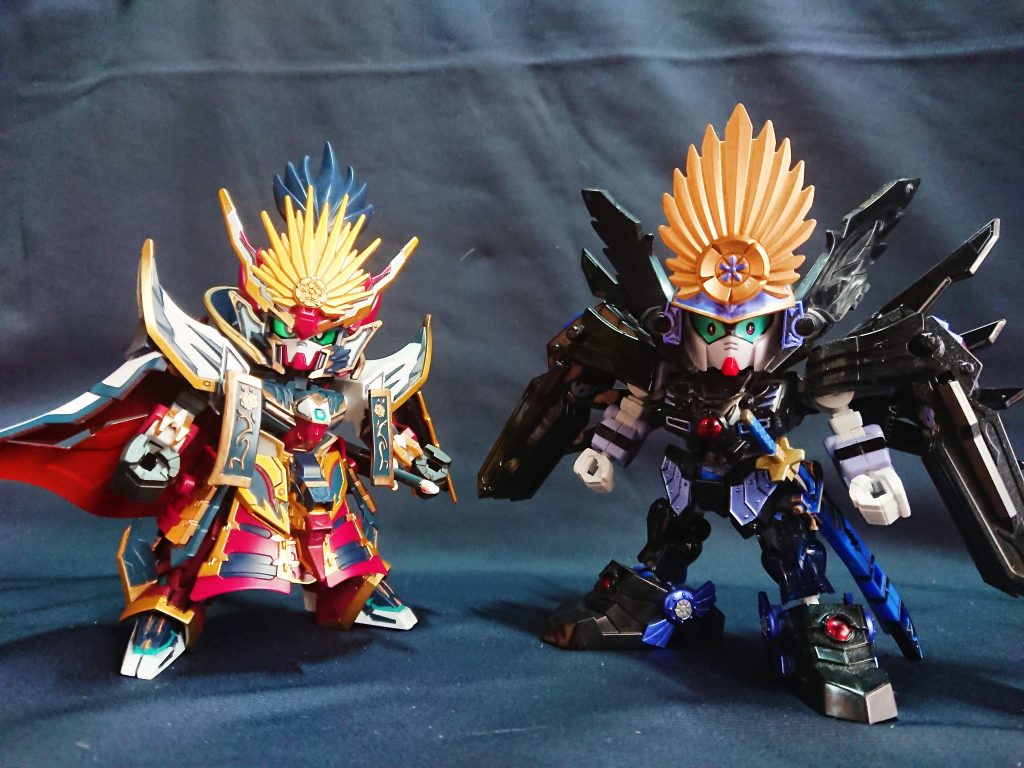 過去作、武神降臨編の織田信長頑駄無と比較。こちらもCSフレームを組み込み制作しましたが、現行キットのデキは大変に良く、値段と釣り合ってないくらい凄まじいです。