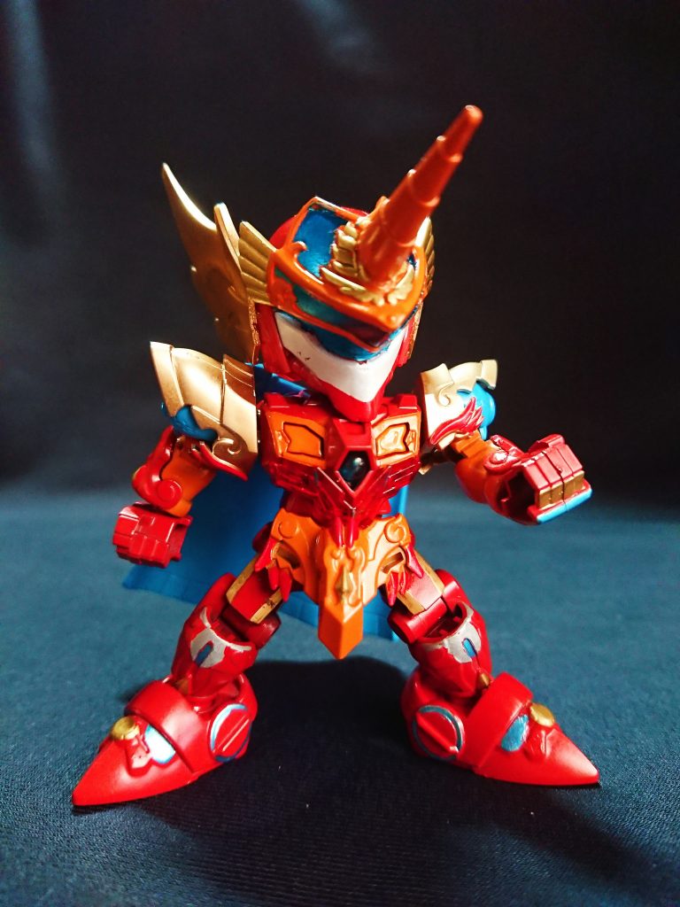 今回のベースキットは前述の通り、SDGWヒーローズから悟空インパルスをメインに、胸部は曹操ウイングとなっています。頭部は袁紹バウに騎士ユニコーンの角、張遼ゲルググの兜飾りを使用しています。