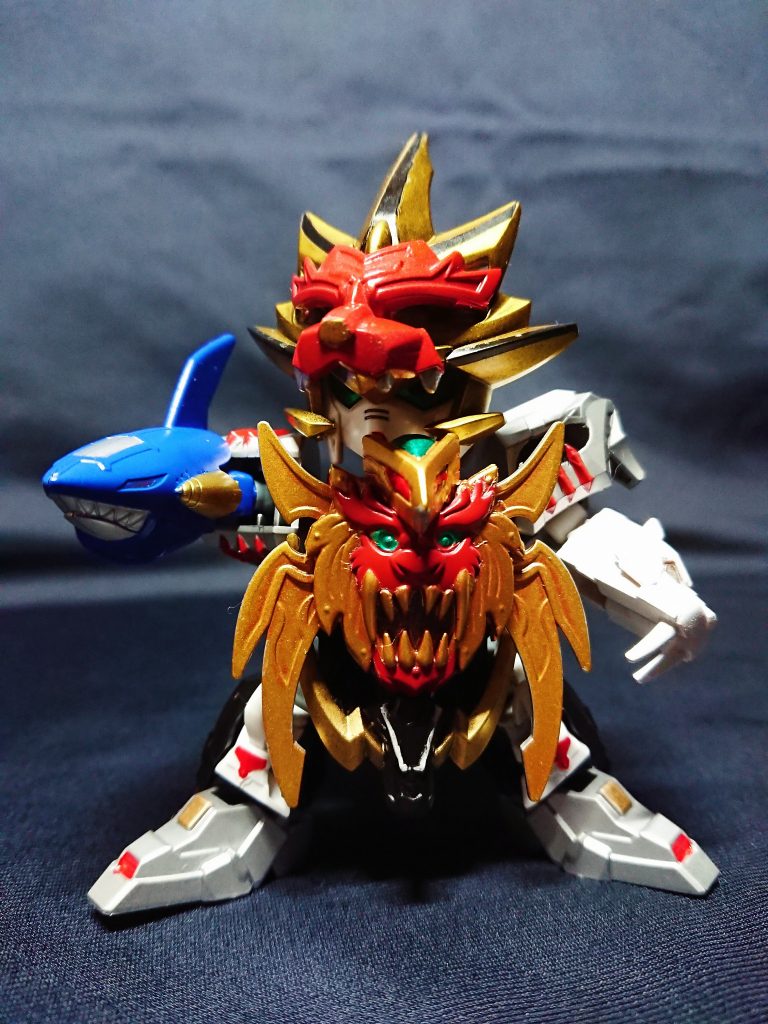 ガオバイソン部分の牛パーツは、武者斎胡か巨山の斎胡のバイソンを使うつもりでした。ただそこの部分だけがチープになりすぎたため、雷装張飛のツノを牛に見立てています。なお全体のバランスと見た目重のため、分離変形をオミットし単体としました。