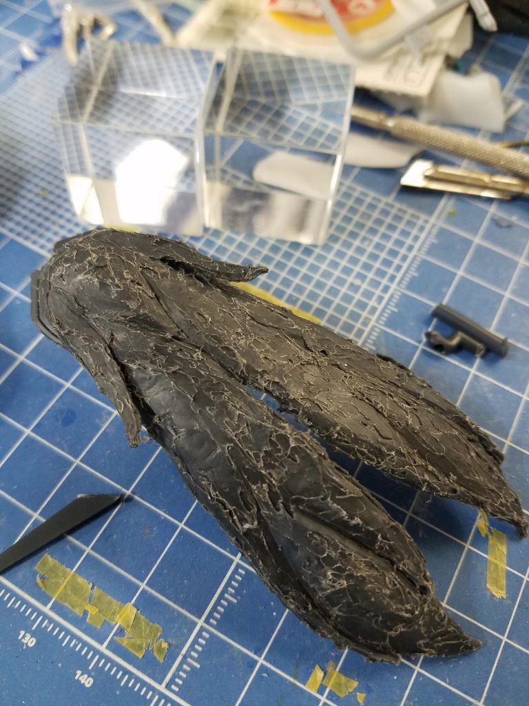 髪の毛は一度ヒートペンで形状を整えています