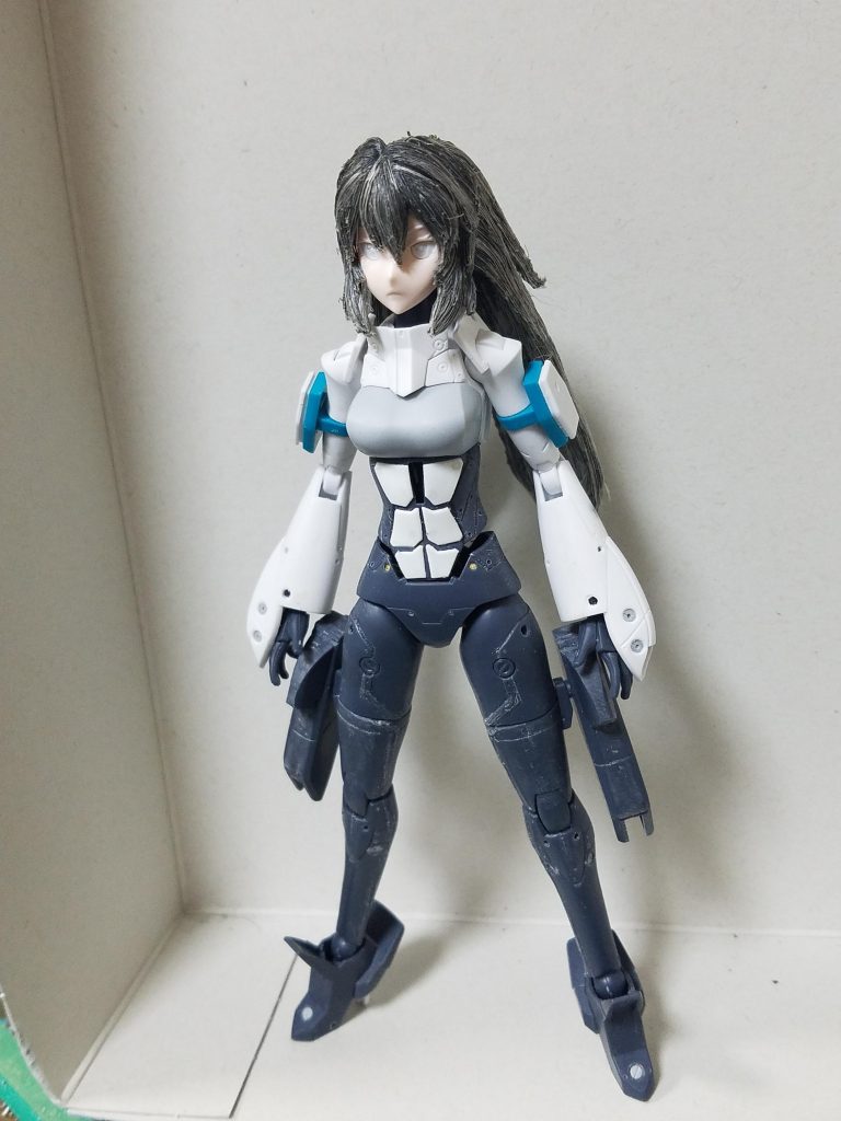 塗装前、メタルパーツ埋め込み前