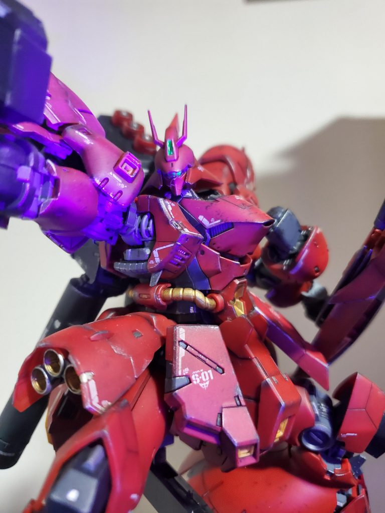 後にメインカメラを塗装し直しました。ブラックライトで発光します。これはハマる。