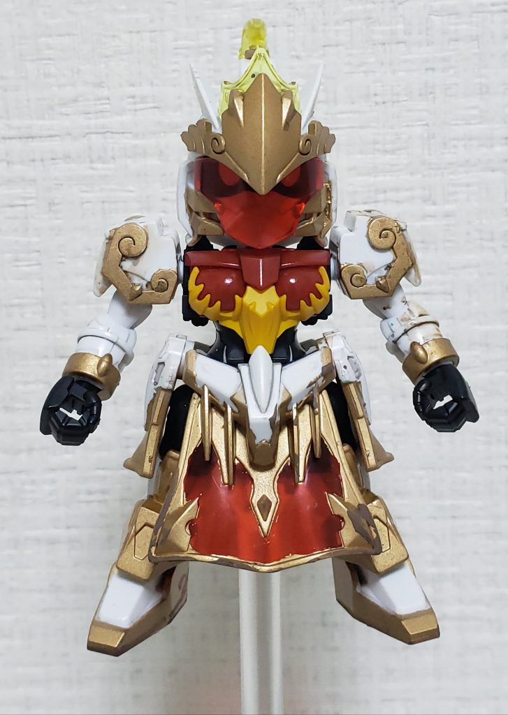 正面赤のバイザーが特徴的。胸の赤は塗装しました。 