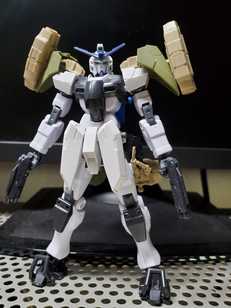 制作過程の写真をあまり撮っていなかったのでどういうふうにこのガンプラが進化していったのか載せて行きたいと思います。このガンプラの最初期はただガードフレームにパーツをくっつけただけのものでした。今みると全然原型がないですw