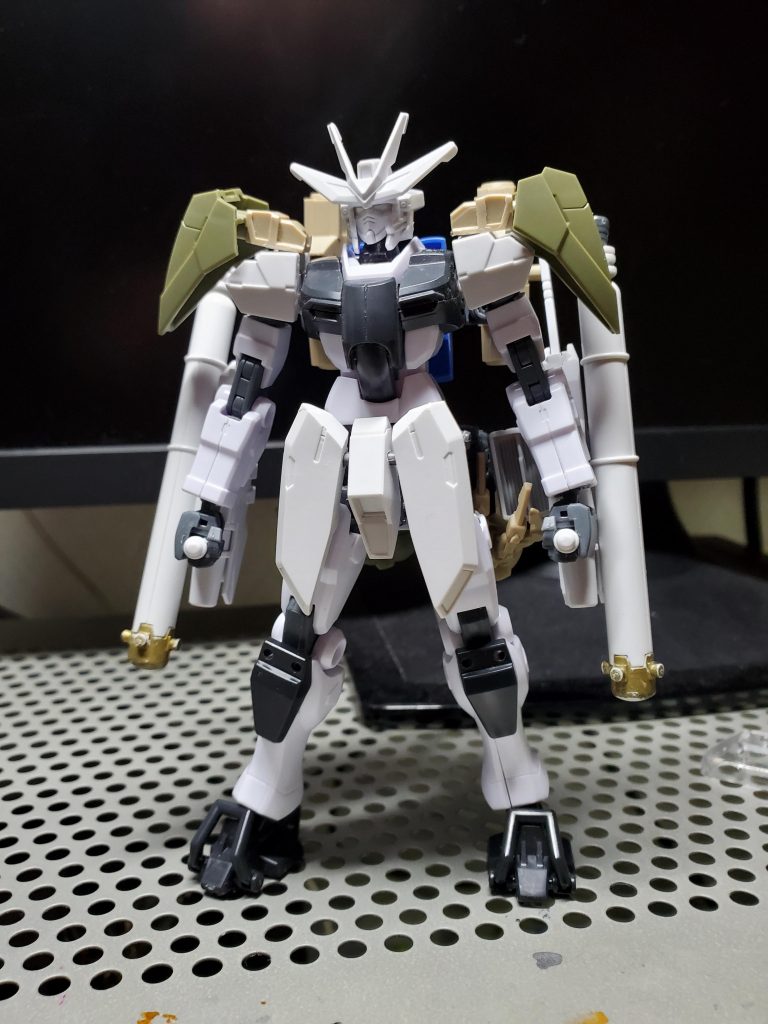 この段階では下半身はガードフレームまんまですごく華奢ですねw