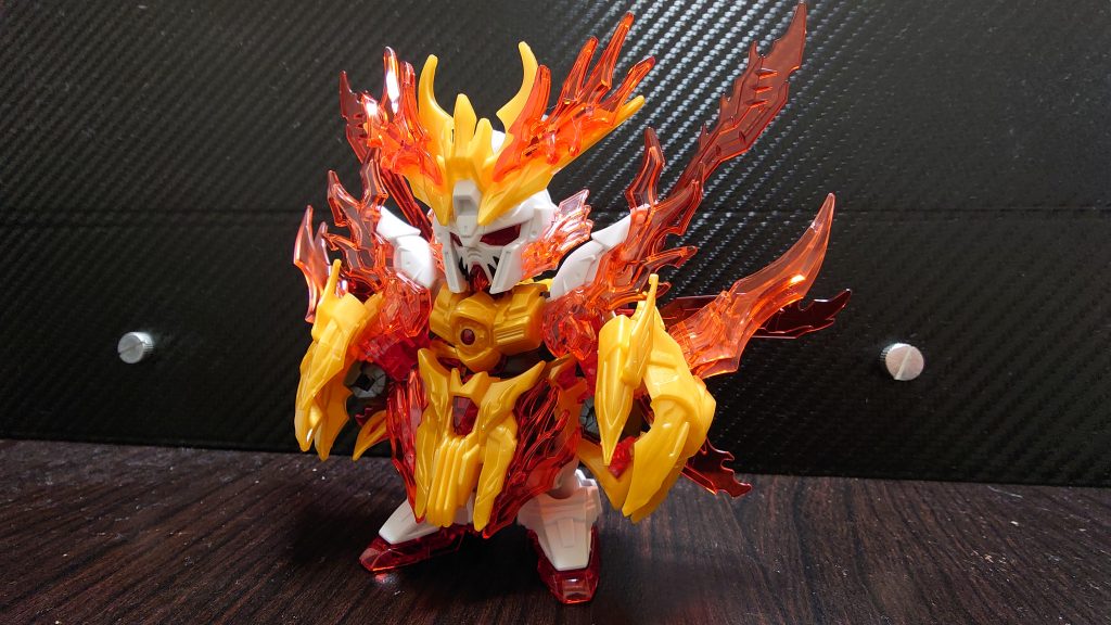 素組ではとても綺麗なクリアパーツ。初めはこの透明度を活かして塗装するつもりだったのですが… 