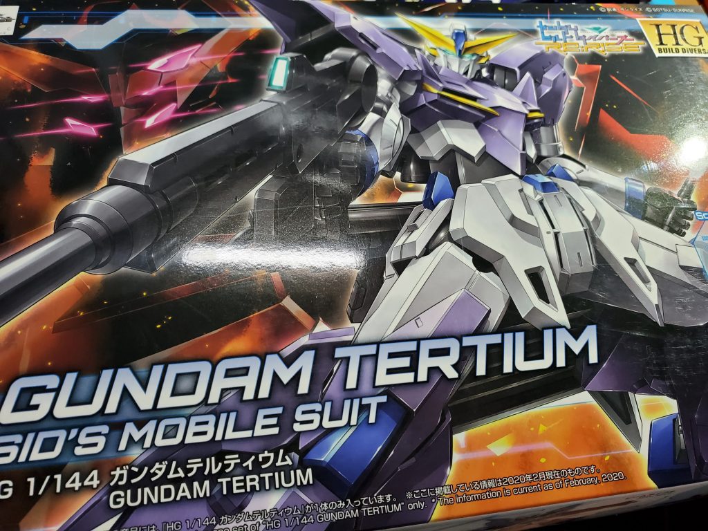 そしてテルティウムガンダムを手に入れたため華奢な下半身をテルティウムと交換しました。また、肩のパーツをユニコーンの足の装甲に付け替えました。