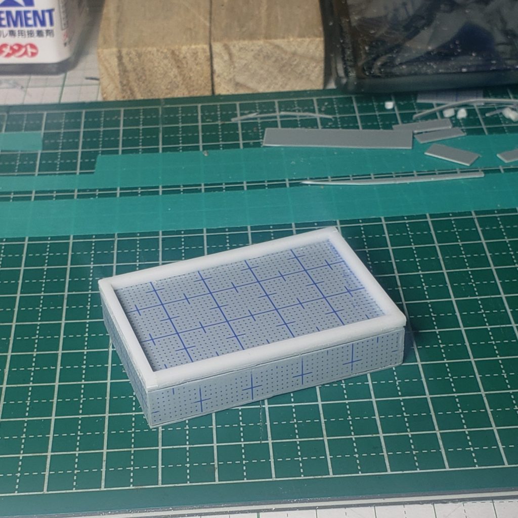 ハロの台座に磁石を仕込んで、プラ材でそれっぽく。