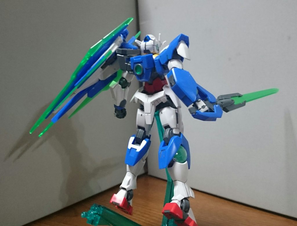 全身のGNコンデンサはメタグリーンで、ツインアイと頭部前後のセンサーをメタグリーン+メタブルーの調色で塗装